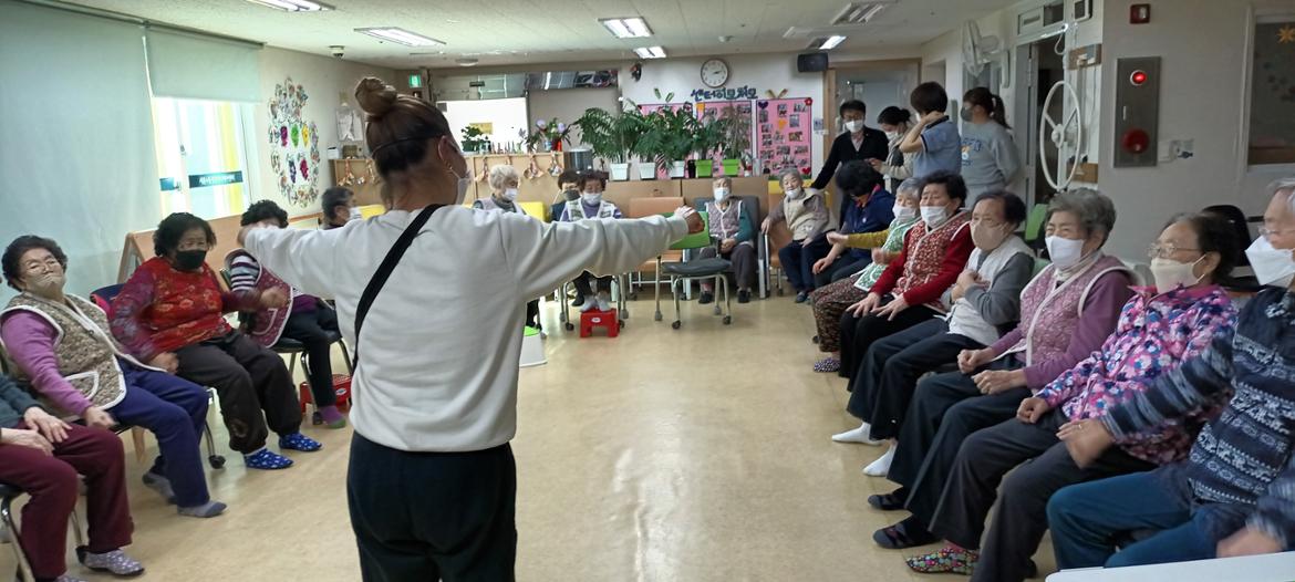 데이케어센터봉사활동1.jpg